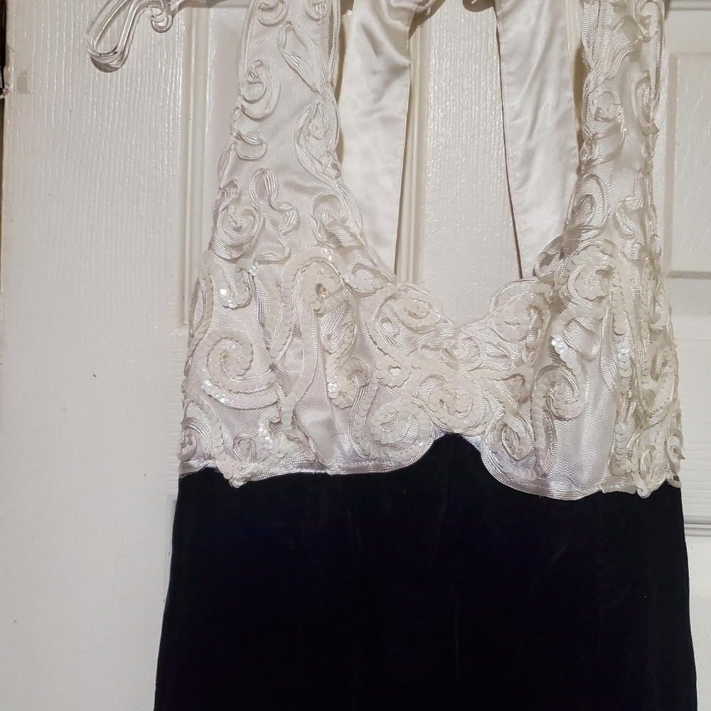 NWT Vintage Dillard's Black Velvet & White Lace Halter Maxi Evening Gown size 9 - Picture 4 of 6
